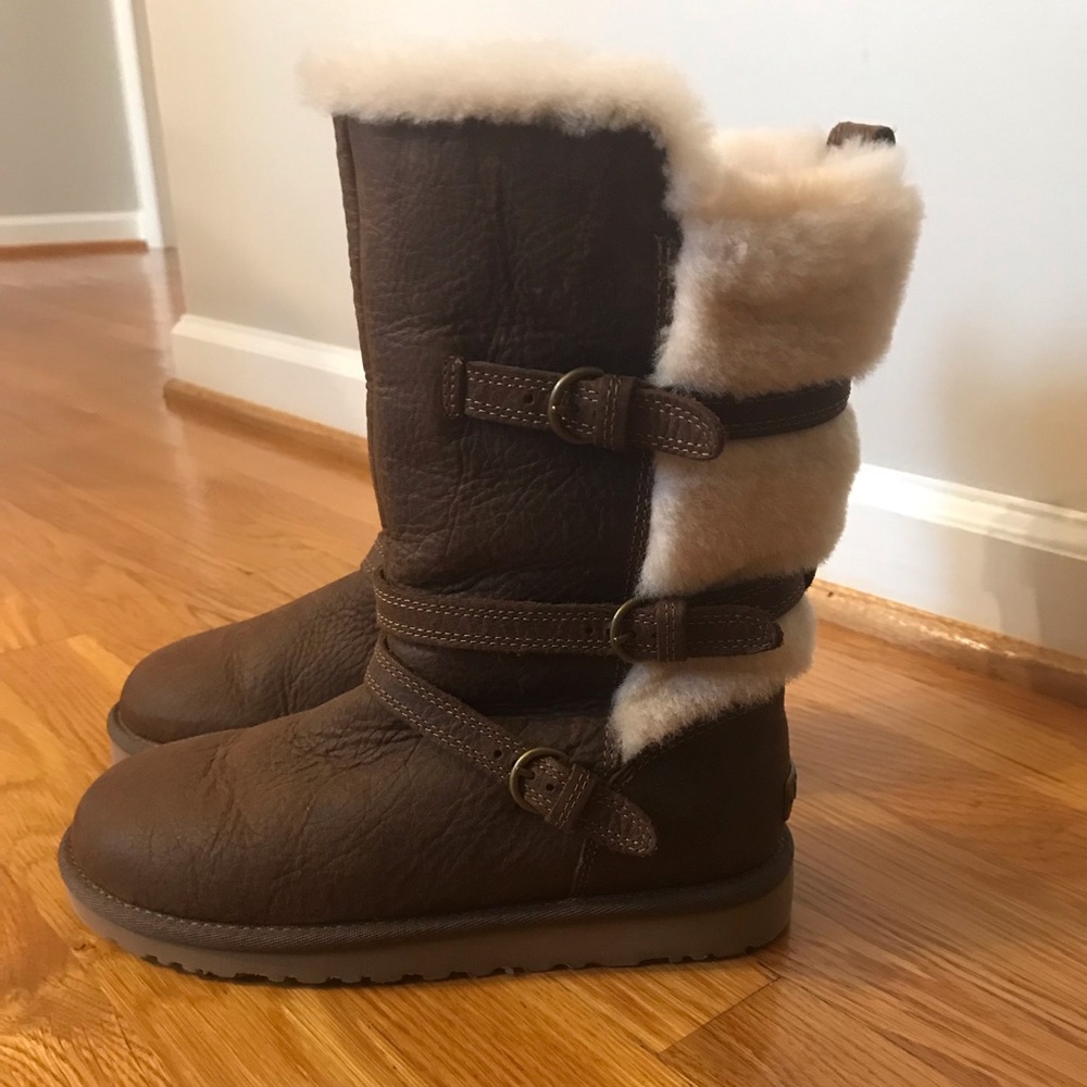 Youth Ugg boots- excellent used condition